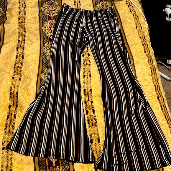 🔥"FORBIDDEN PANTS" TAN & WHITE STRIPE STRETCHY BELL BOTTOM FLARE YOGA PANTS - Picture 1 of 6